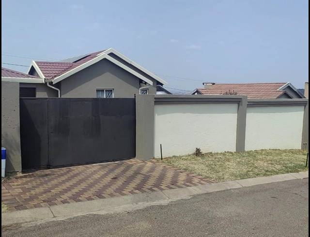 3 BEDROOM HOUSE FOR SALE IN NATURENA
